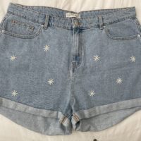 blue denim shorts hand embroidered with 8 daisies